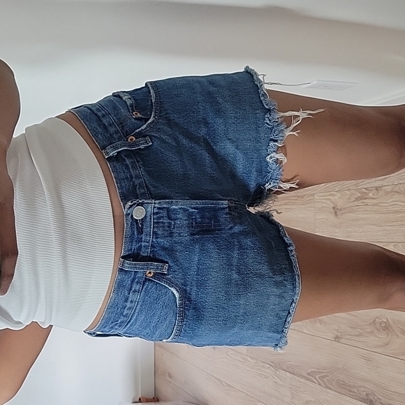 Levi's Shorts size 28 - Picture 1 of 16